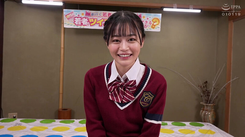 街行く女子○生がおしっこ我慢中に‘固定電マ’ツイスターゲーム!羞恥ポーズで敏感おま○こを刺激され恥じらいお漏らし痙攣イキ! 人生初の中出しメス堕ちSEX!!~りんか編~ 1枚目