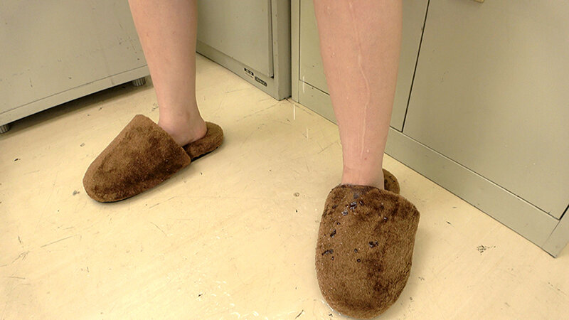 素人娘のパンツびしょびしょどこでもお漏らしオナニー 6枚目